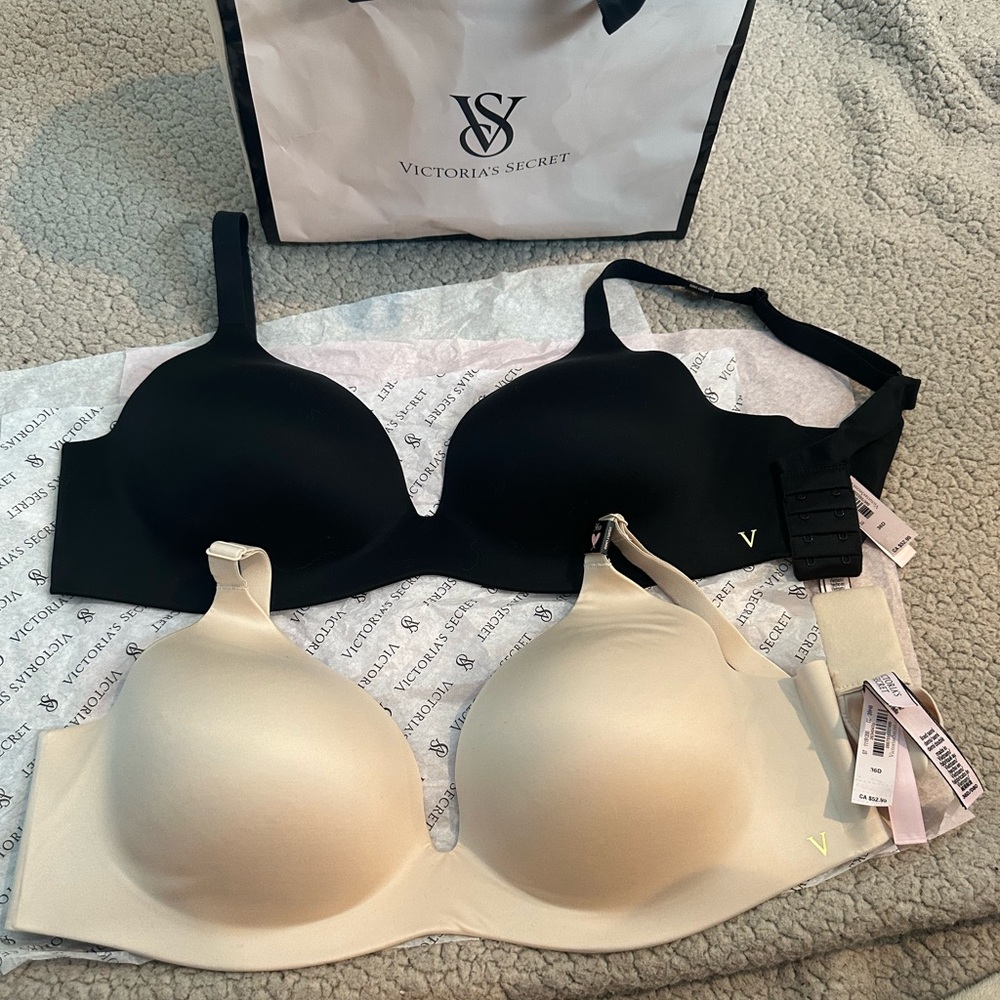 Victoria’s Secret: Set of 2 lightly padded and wire free bras.